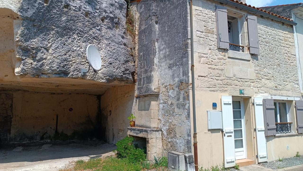 Meuble De Tourisme Petit Chail Saint Savinien 외부 사진